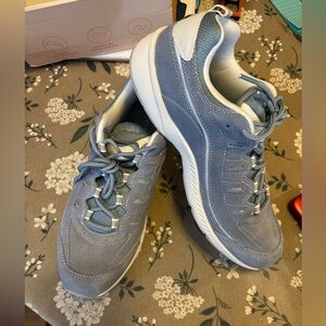 Easy Spirit Romy8 Blue Suede Sneakers.New condition in Box.  Size 9.5 Narrow.